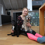 Nele mit den beiden Hunden